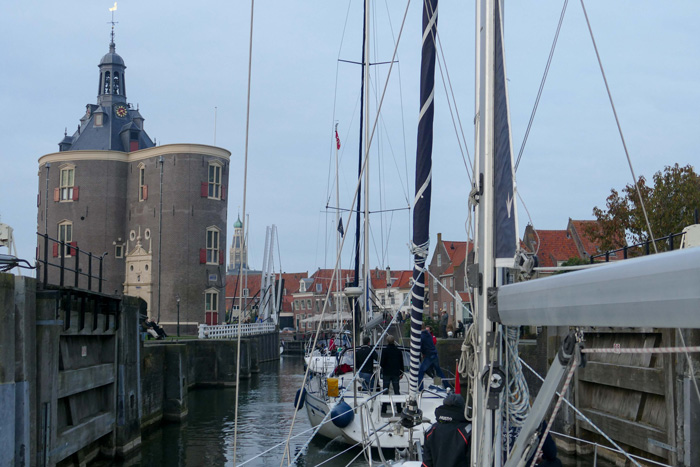 Segelrevier Ijsselmeer Einfahrt in den Hafen Enkhuizen