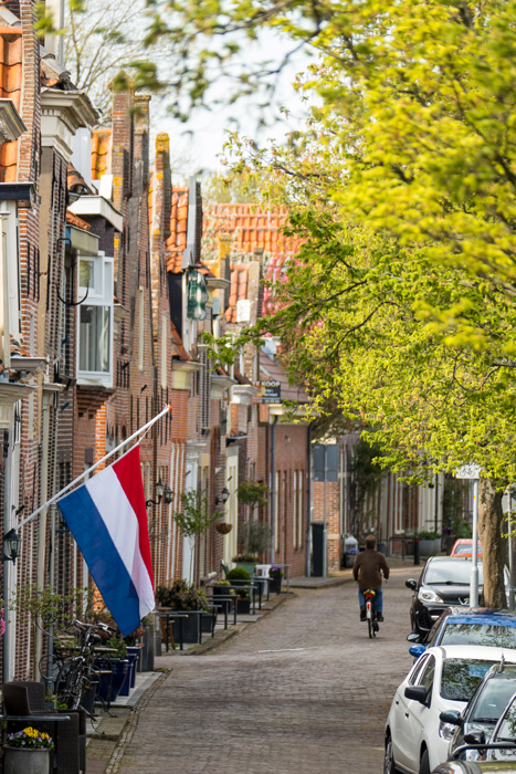 Segelrevier Enkhuizen Blick in eine Straße